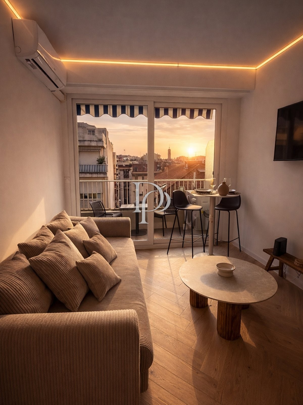 Appartement Port de Nice (jumeau) — vue port, balcon, 4 voyageurs, rue Barla